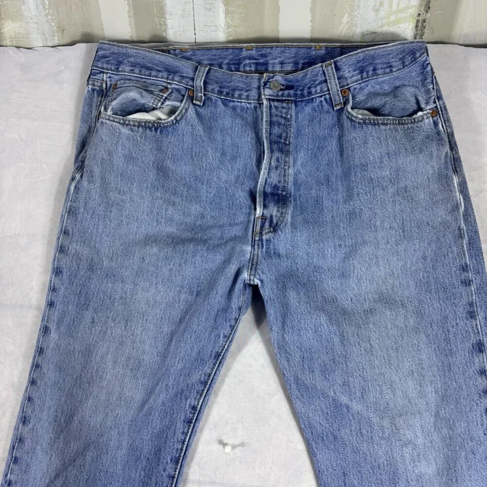 Levi's 501 Men's Straight Leg Jeans‎ Blue Denim Medium Wash 5-Pocket W38 L32